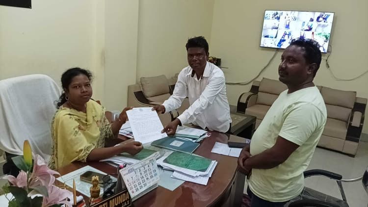 East Singhbhum News : चाकुलिया फर्जी प्रमाण पत्र मामले में जांच पूरी, 22 तक गिरफ्त में होंगे आरोपी : एसडीओ