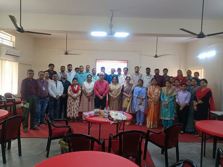 East Singhbhum News : छोटी-छोटी बातों में खुशियां ढूंढें, आभार व्यक्त करें : अंशु मालिनी