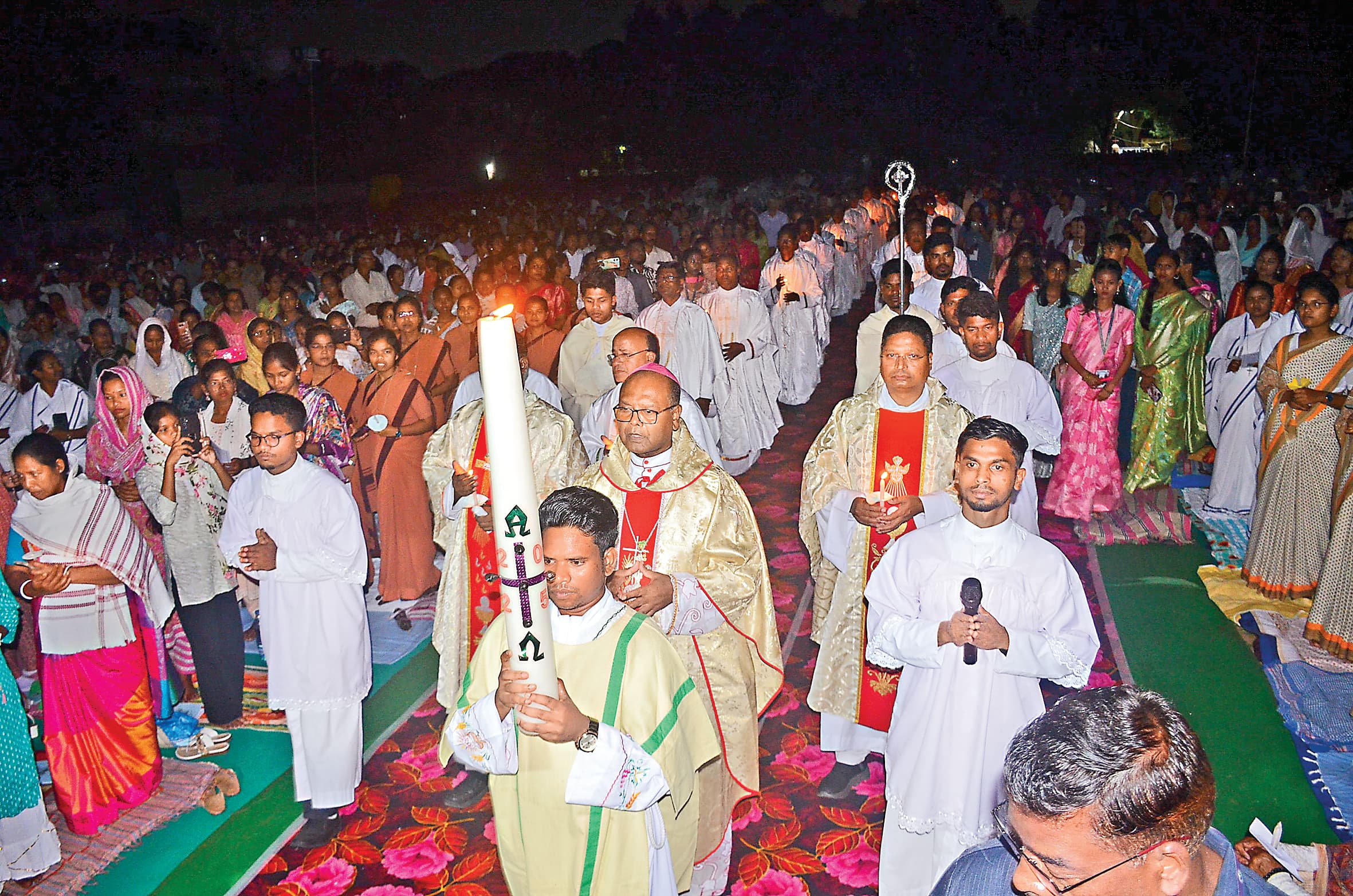 Ranchi News : मोमबत्तियों से बिखरी ख्रीस्त की रोशनी