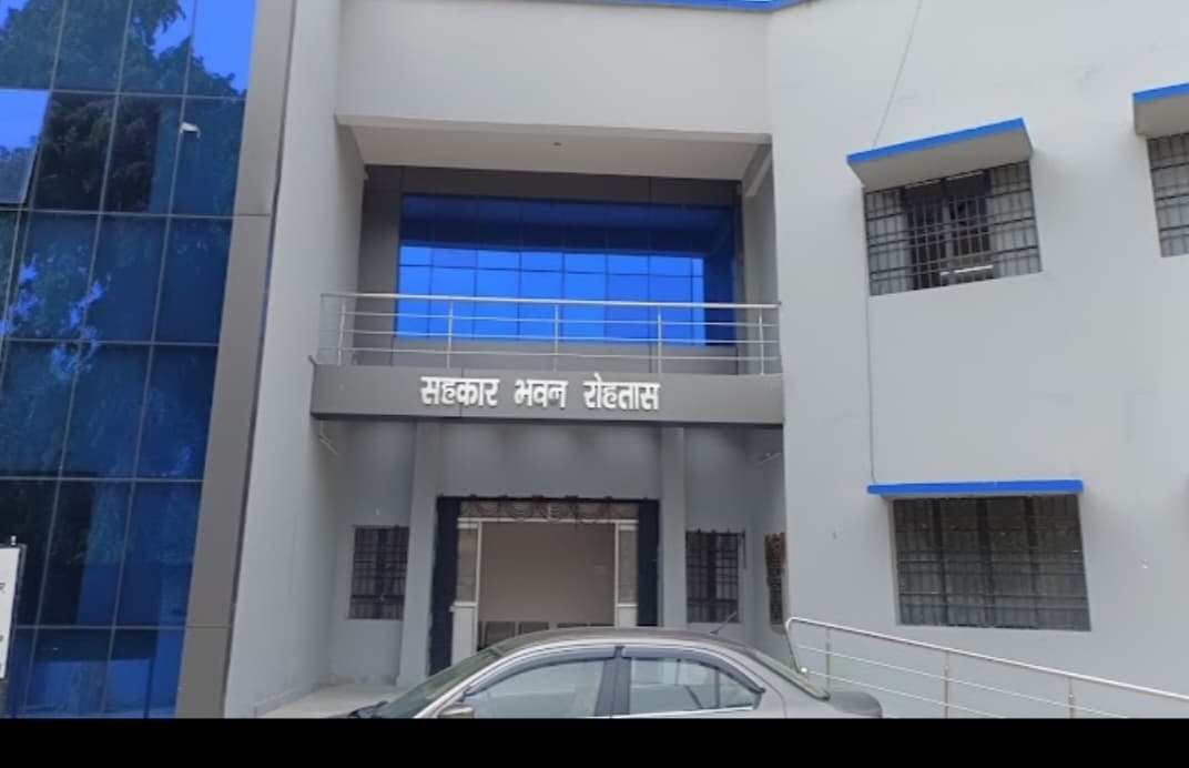 पैक्सों की जगह व्यापारियों के हाथों गेहूं बेच रहे किसान