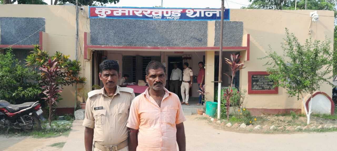 किशोरी को लेकर भाग रहे युवक को ग्रामीणों ने पुलिस के हवाले किया