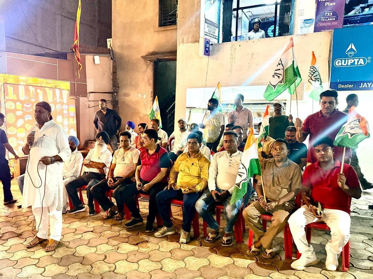 Jamshedpur news.देश में महंगाई चरम पर, गैस सिलिंडर भी महंगा : आनंद बिहारी