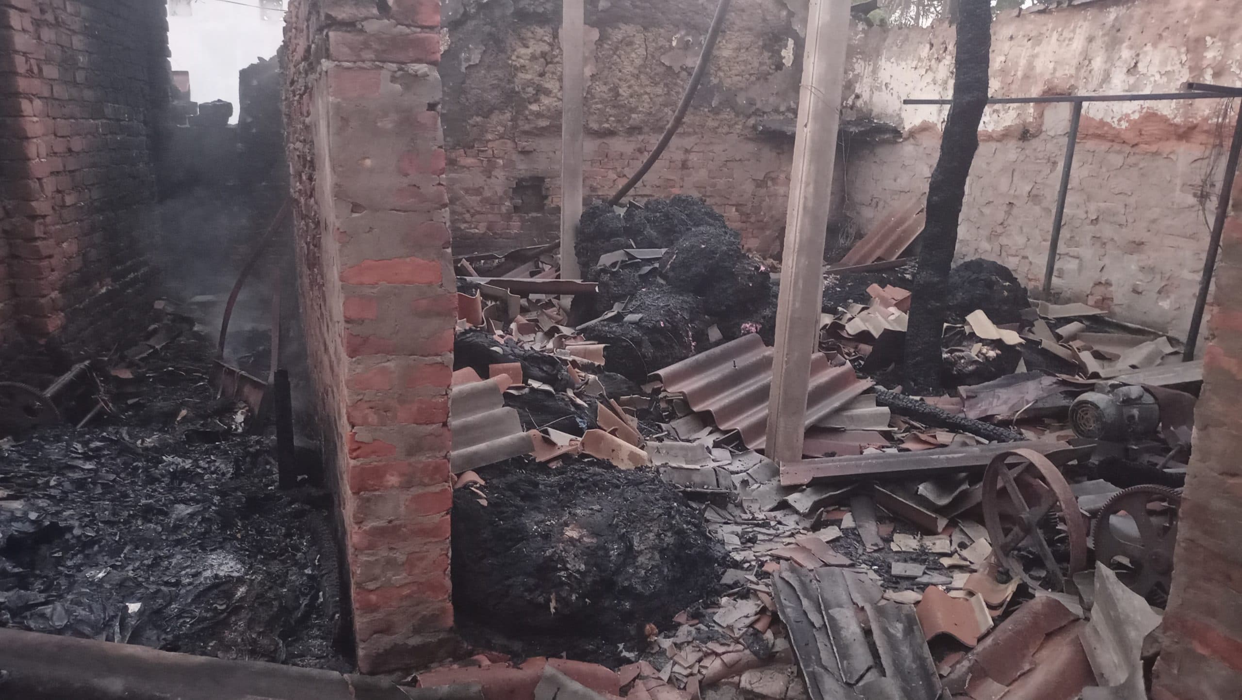 Madhubani News : रुई के गोदाम में लगी आग, हजारों का नुकसान