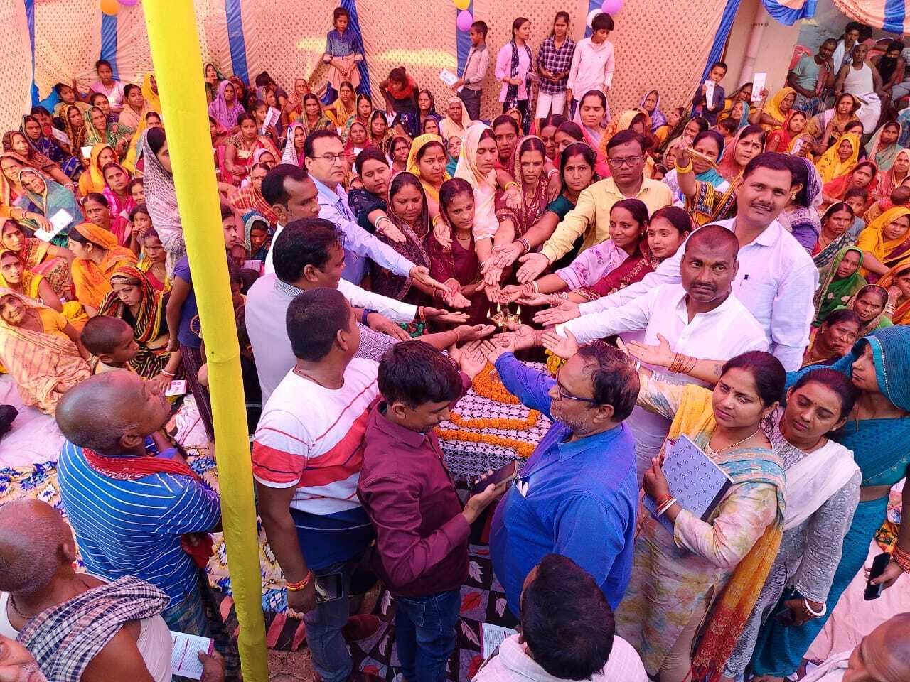 ग्राम संगठन से जुड़ी महिलाओं ने सड़क,नाला व स्कूल निर्माण की उठायी मुद्दा