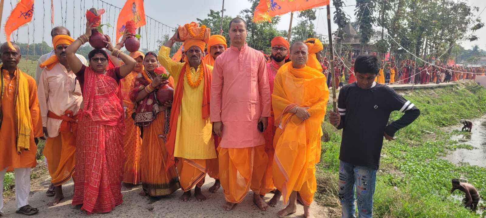 Madhubani News : सात दिवसीय श्रीमद्भागवत कथा के निए निकाली भव्य कलशयात्रा