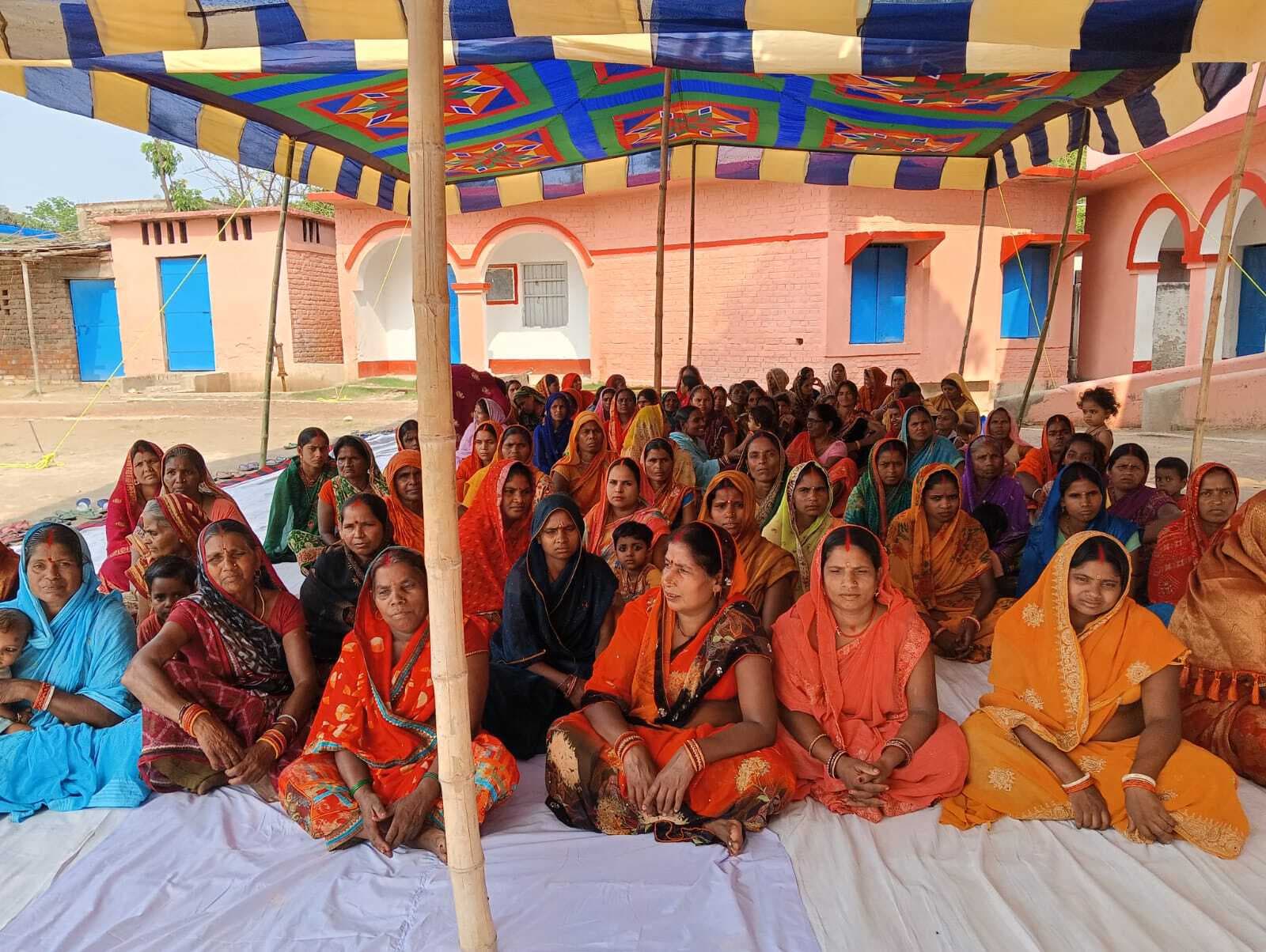 महिला संवाद कार्यक्रम में महिलाओं को दी गयी योजनाओं की जानकारी