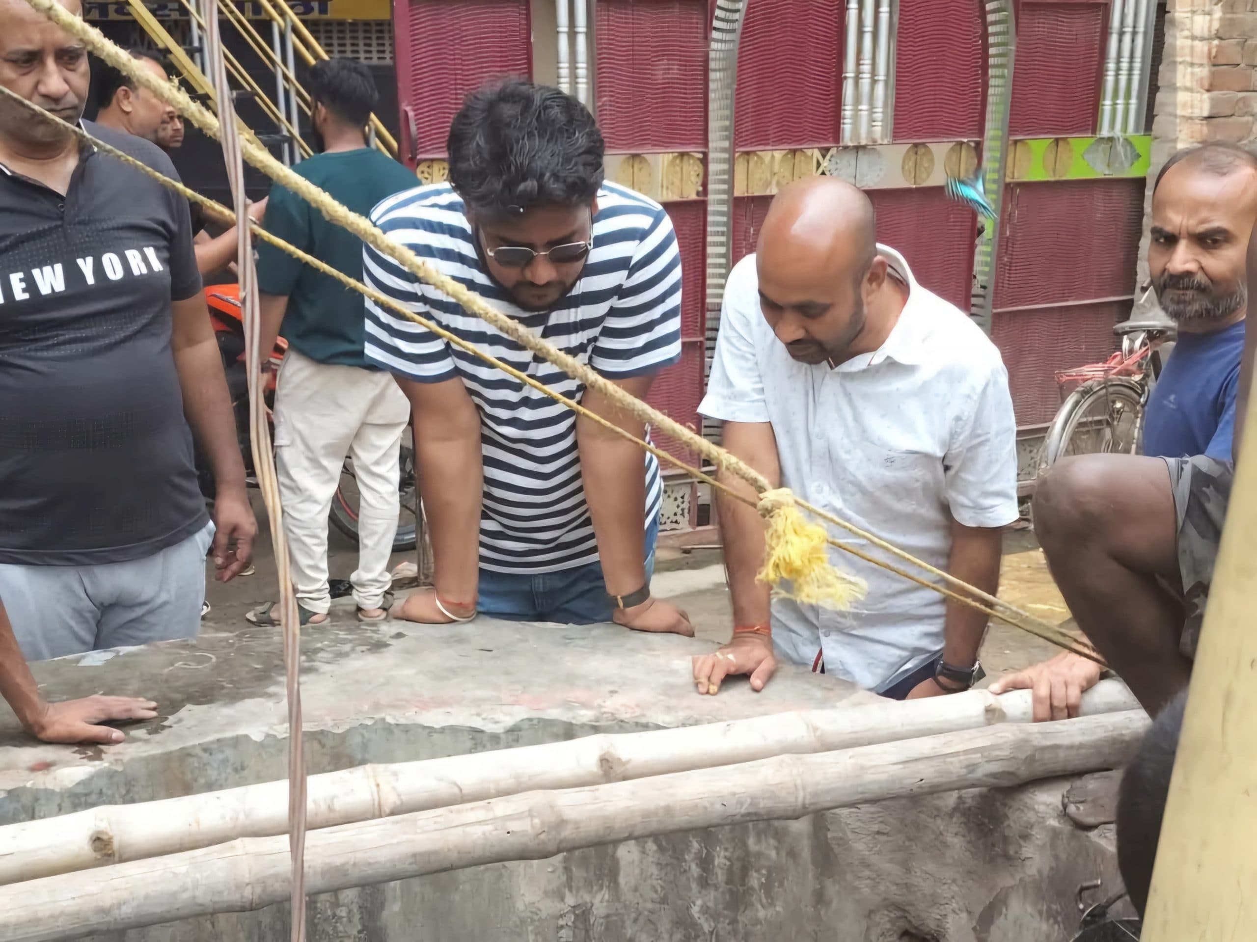 वर्षों पुराने माईजी ठाकुरबाड़ी कुएं की सफाई शुरु, बदलेगी सूरत