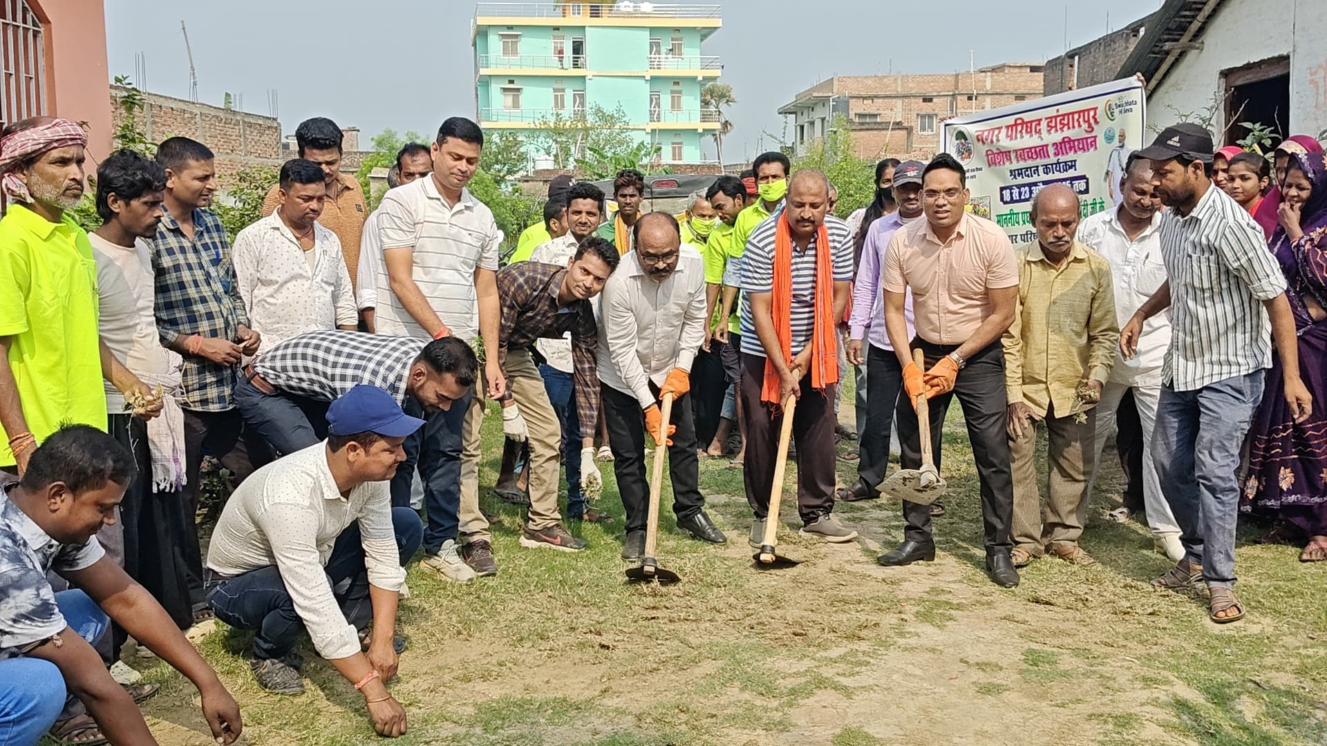 Madhubani News : नगर परिषद के वार्डोें में चलाया विशेष सफाई अभियान