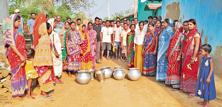 seraikela kharsawan news: नल-जल योजना फेल, बांध टोला के 40 घरों में बूंद-बूंद पानी को तरस रहे