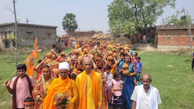 प्राण-प्रतिष्ठा को लेकर निकाली गयी कलश यात्रा