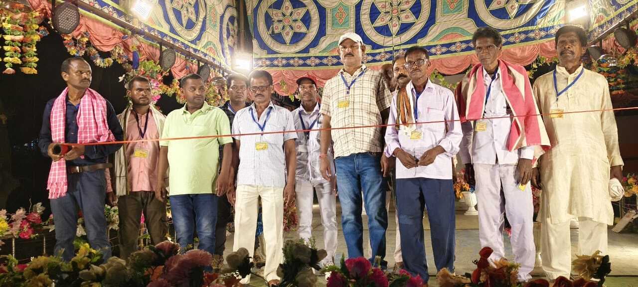 पत्ता मेला में आदिवासियों ने संथाली भाषा में किया अभिनय का मंचन