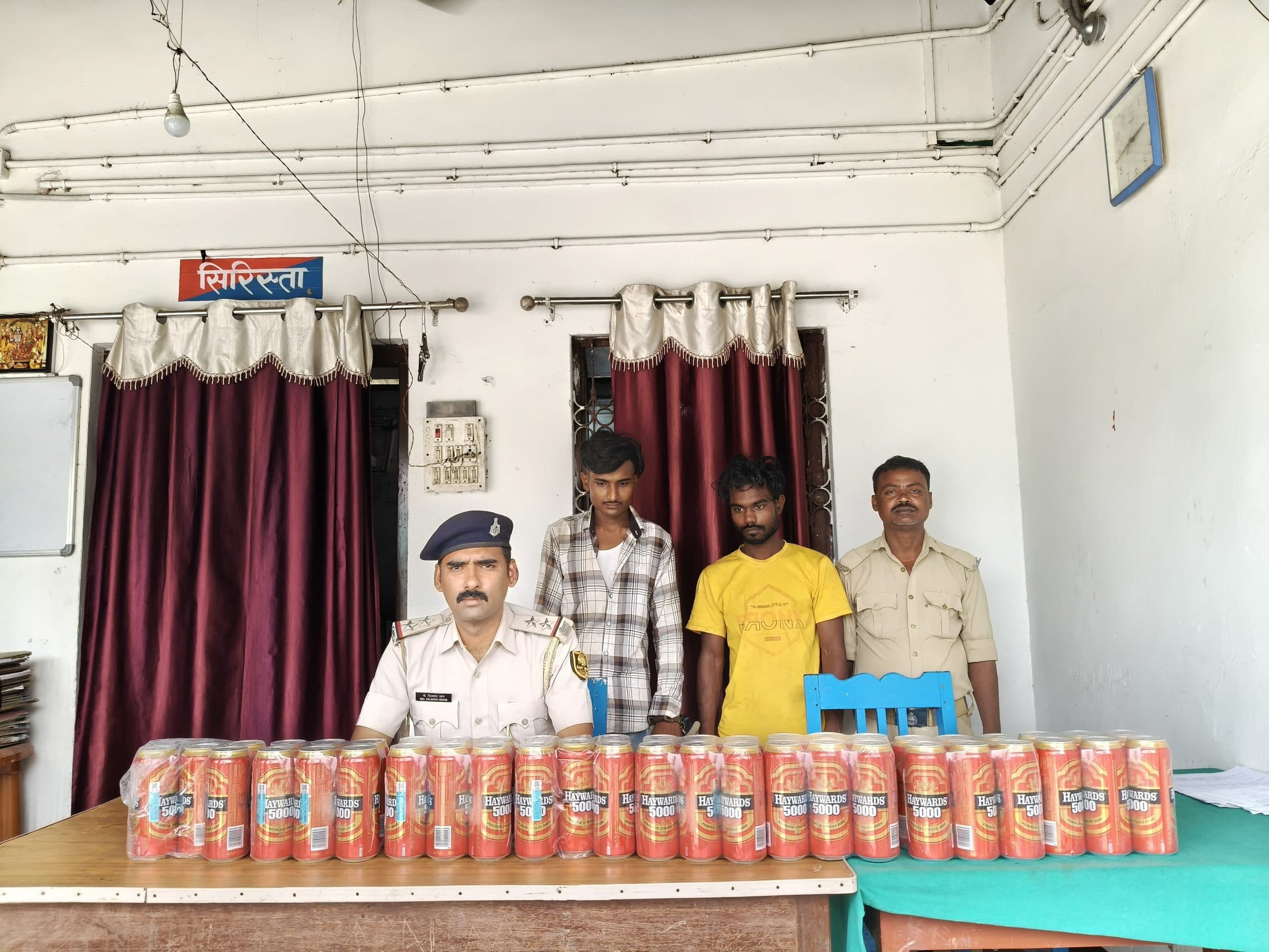 पिकअप वैन से 822 लीटर विदेशी शराब के साथ दो तस्कर गिरफ्तार