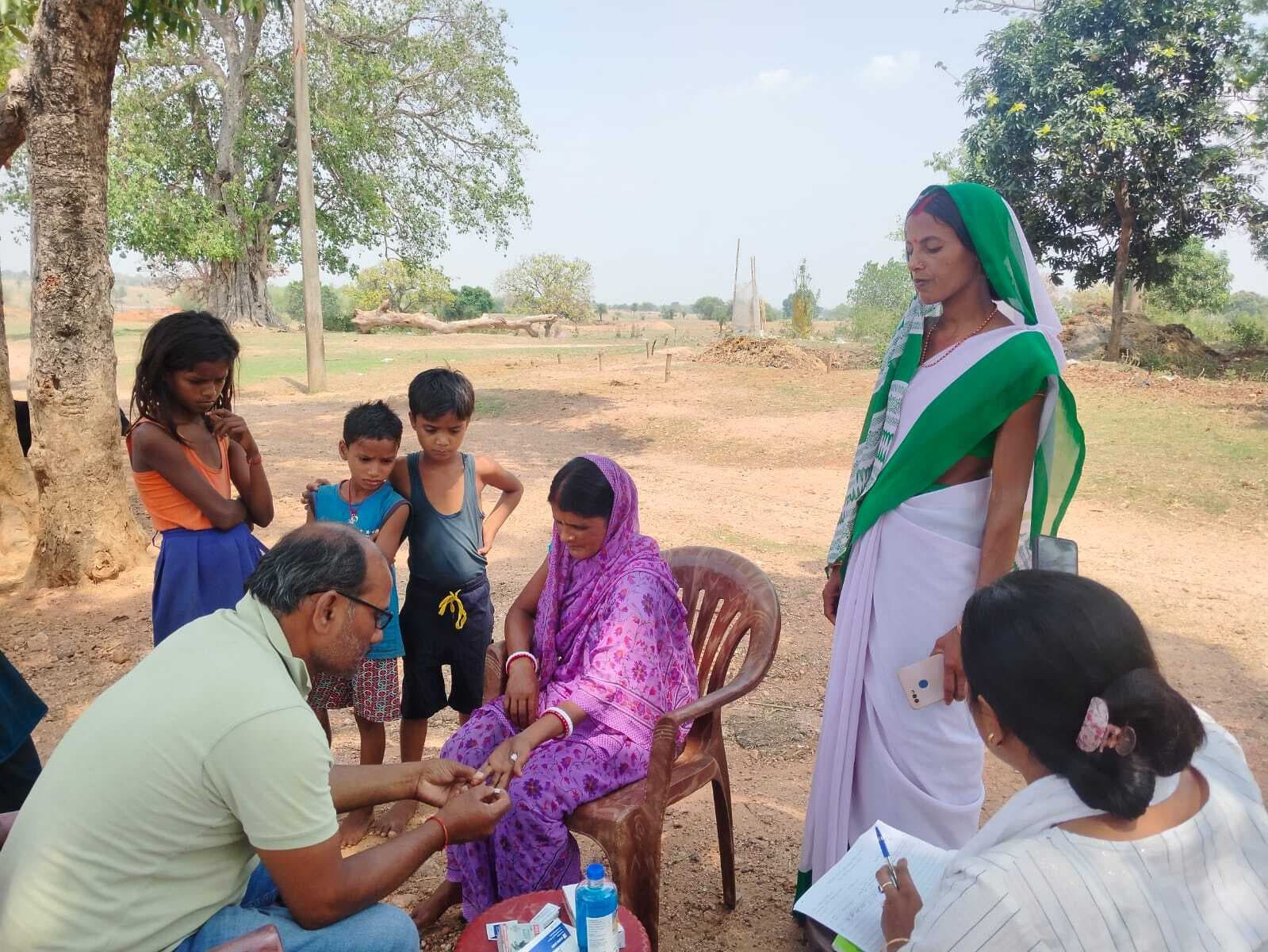 देवीपुर : मलेरिया जांच के लिए किया गया ब्लड संग्रह