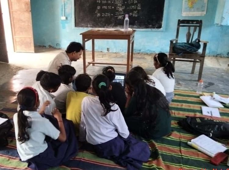 मध्य विद्यालय डुमरा में बुनियादी सुविधाओं का घोर अभाव