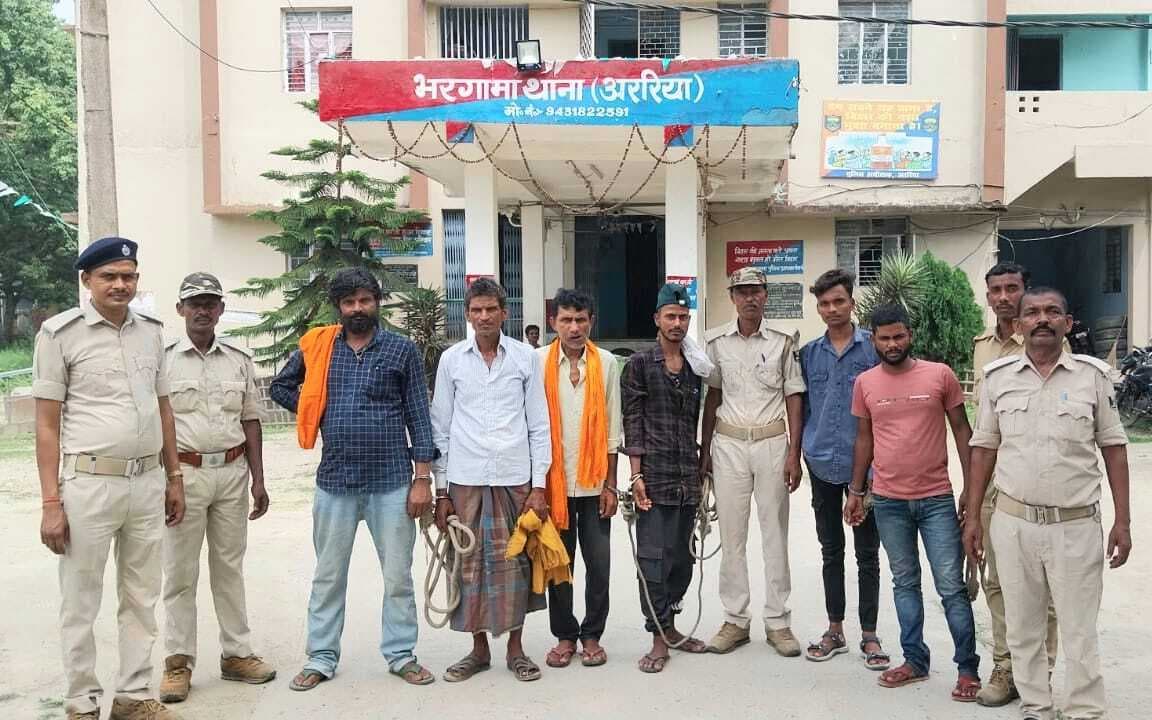 सात अभियुक्तों को पुलिस ने किया गिरफ्तार