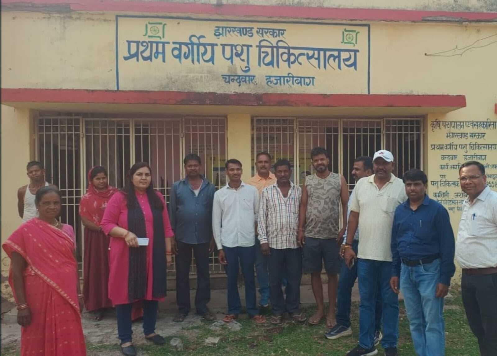 अक्सर बंद रहता है चंदवारा गांव का पशु चिकित्सालय