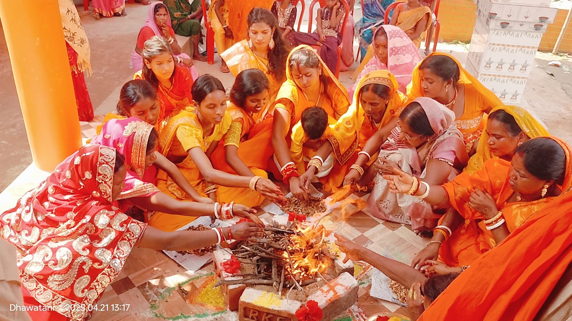 कलश शोभायात्रा के साथ हनुमान मंदिर में प्राण-प्रतिष्ठा संपन्न