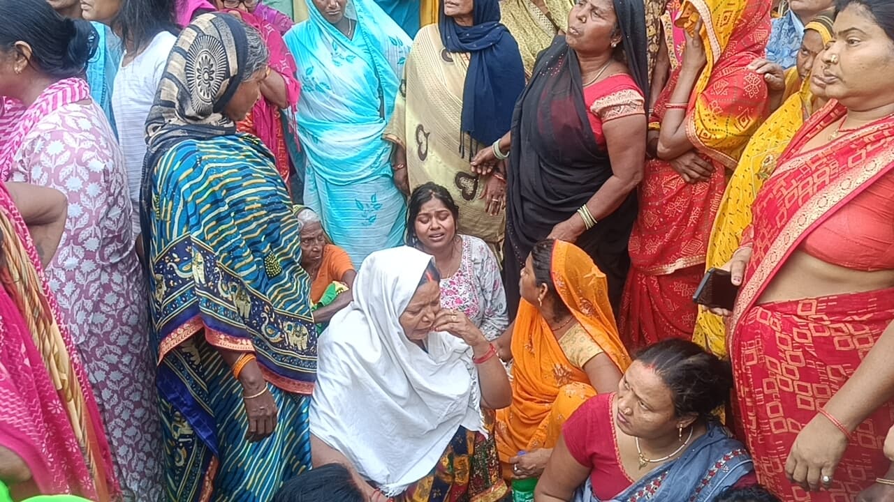 Kaimur News : तिरंगे में लिपटकर गांव पहुंचा सिपाही का शव, छाया मातम