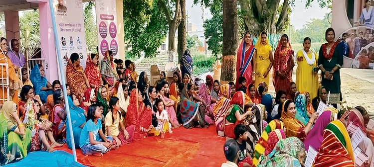 Gopalganj News : महिला संवाद में गांव की दर्जनों महिलाएं हुईं शामिल, रखीं अपनी बातें, सरफरा पंचायत भवन में हुआ महिला संवाद