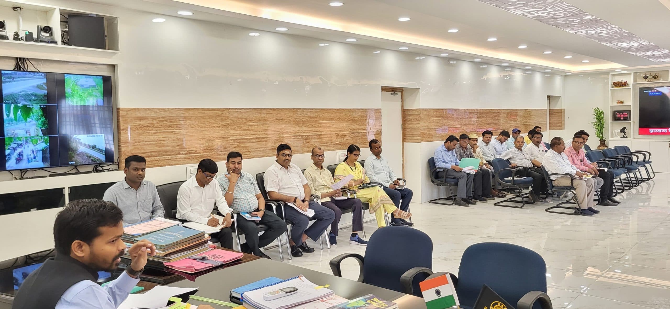 केवल बायोमेट्रिक उपस्थिति के आधार होगा मई माह के वेतन का भुगतान