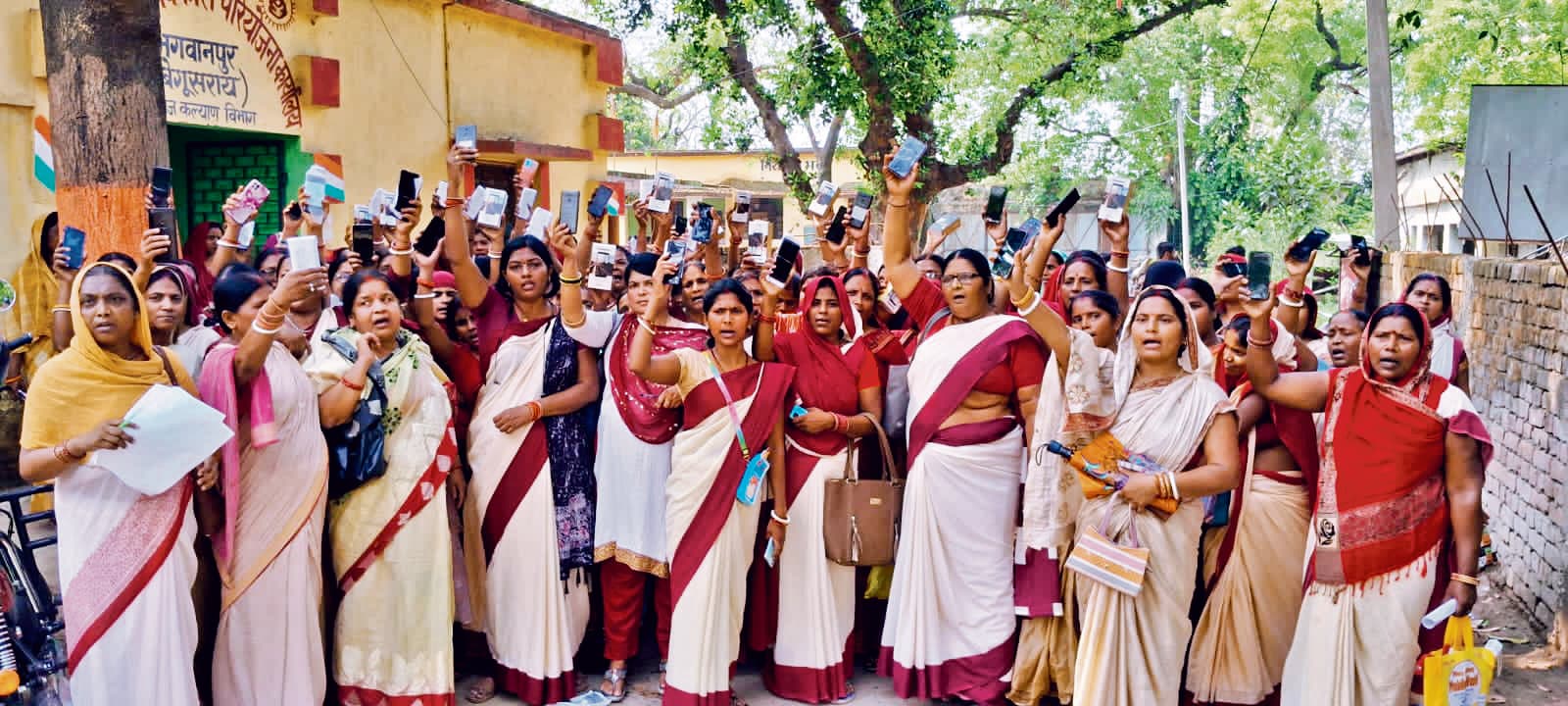 सेविकाओं ने विकास परियोजना कार्यालय के समक्ष किया प्रदर्शन