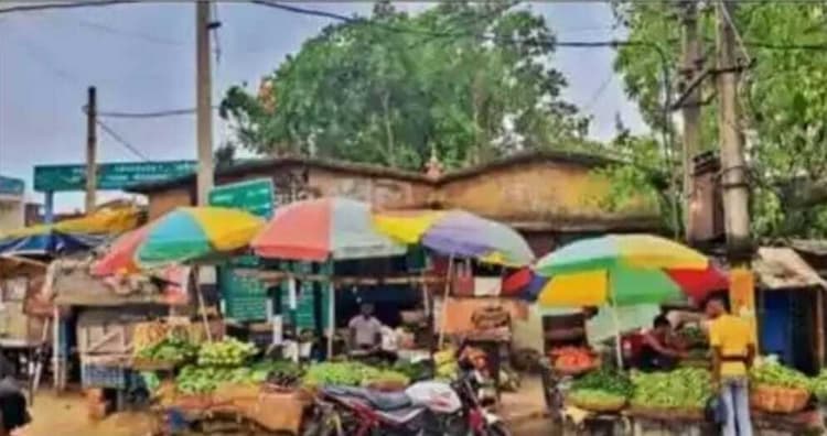 सड़क किनारे अतिक्रमण कर दुकान सजाने वालों को नोटिस