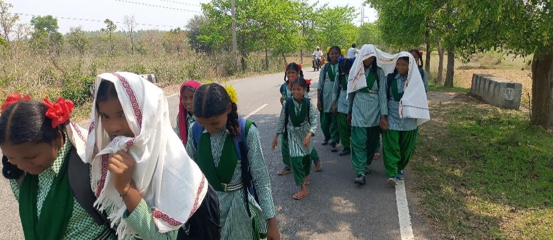 Chaibasa News : चंपुआ में तपिश का कहर, पारा 40 डिग्री के पार, लोग बेहाल