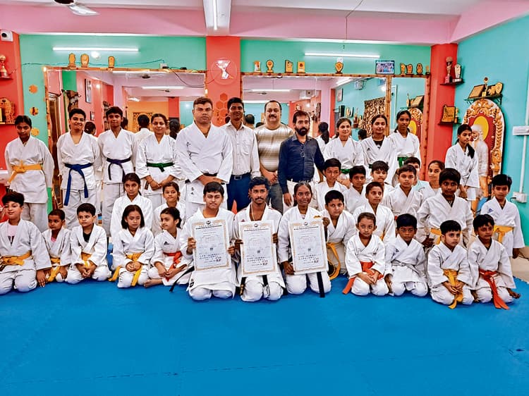 11 बच्चों को मिला ब्लैक बेल्ट