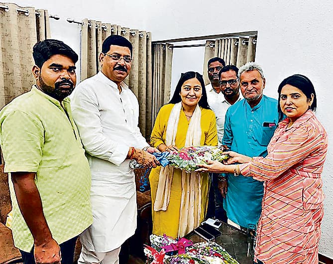 Dhanbad News: भाजपा का ना लोकतंत्र में विश्वास है, ना संविधान में : डॉली शर्मा