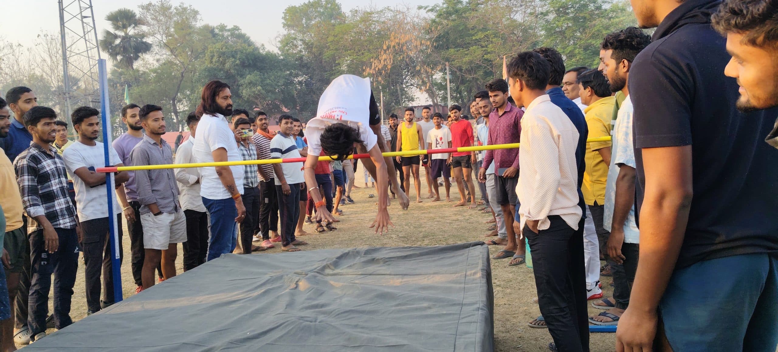 होमगार्ड की तैयारी में जुटे छात्र-छात्राएं