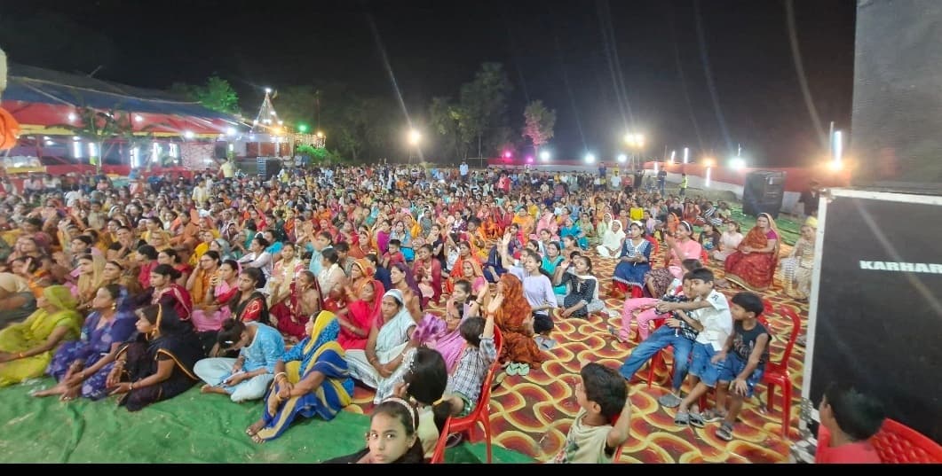 गायत्री महायज्ञ में तीसरे दिन हुआ हवन