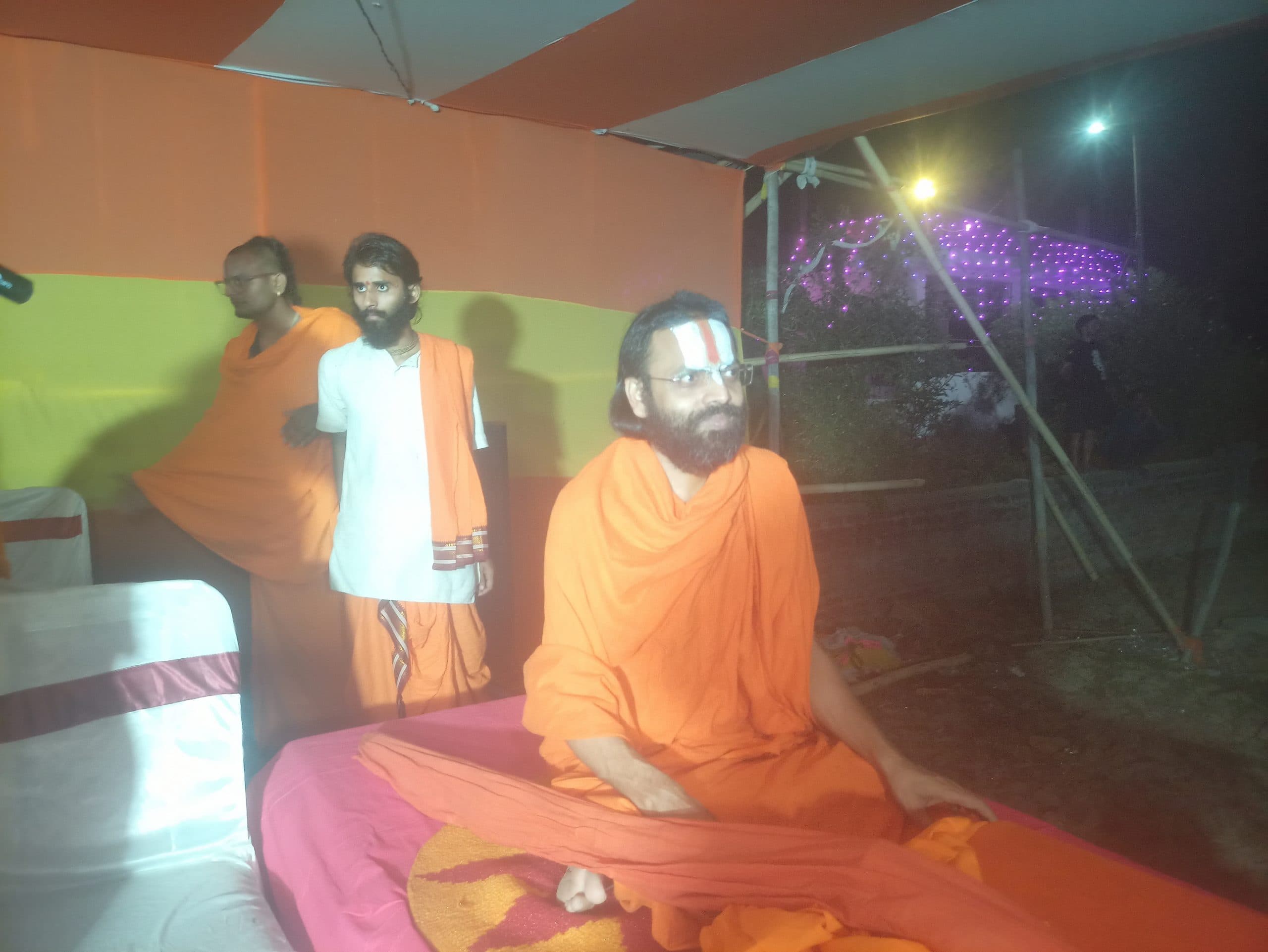 भगवंत व संत से ही कल्याण संभव : यतिराज