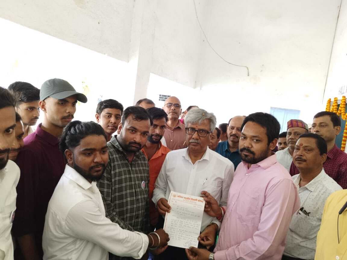 deoghar news : अभाविप सदस्यों ने कुलपति को सौंपा ज्ञापन, समस्याओं के निदान की मांग
