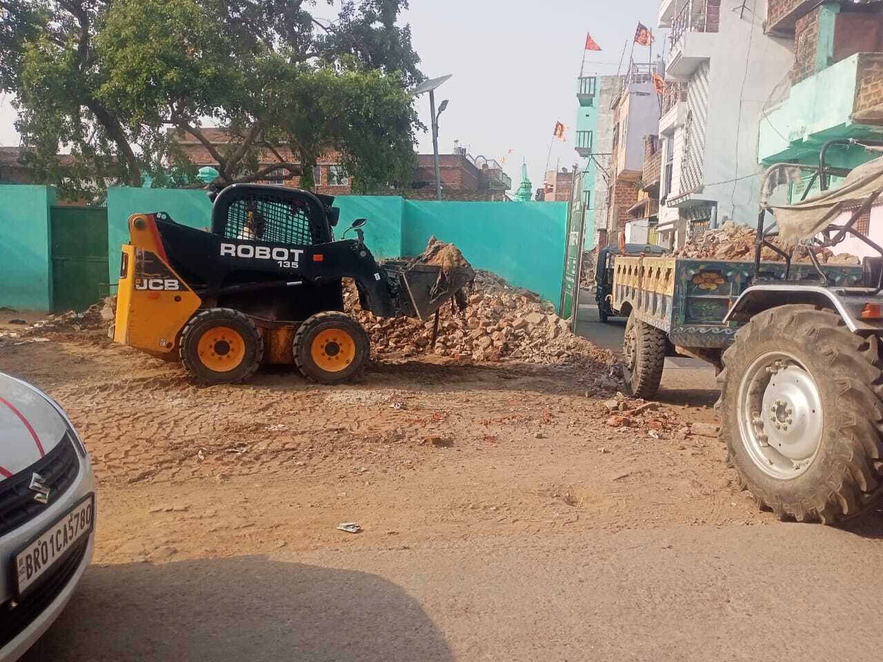 मलबा नही हटाने पर नपं प्रशासन ने दो लोगों पर लगाया जुर्माना