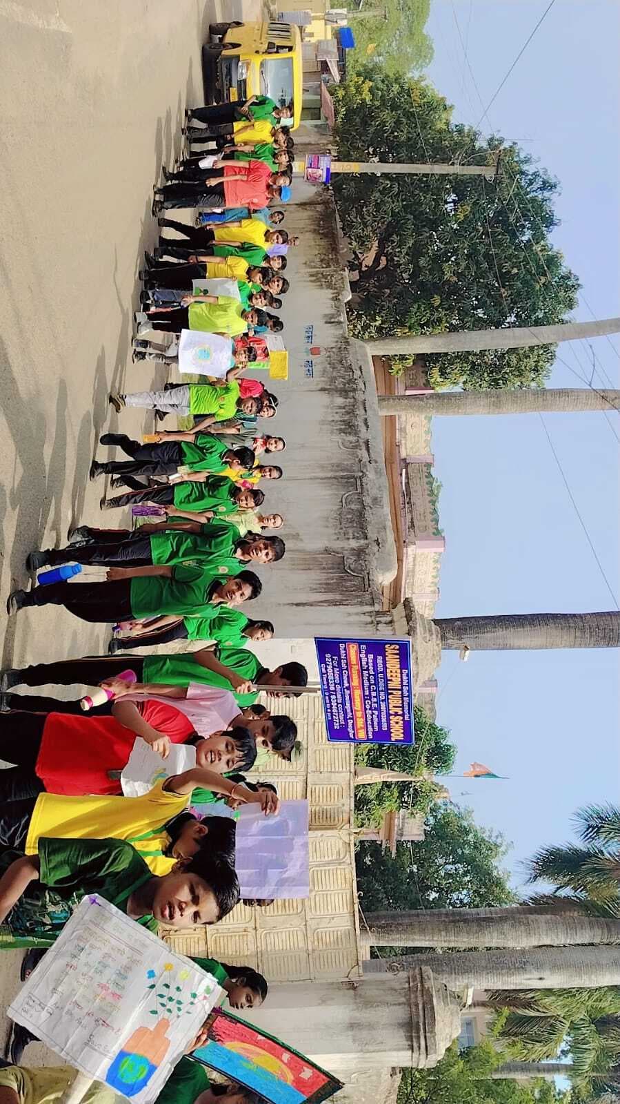 deoghar news : संदीपनी पब्लिक स्कूल में मनाया गया पृथ्वी दिवस