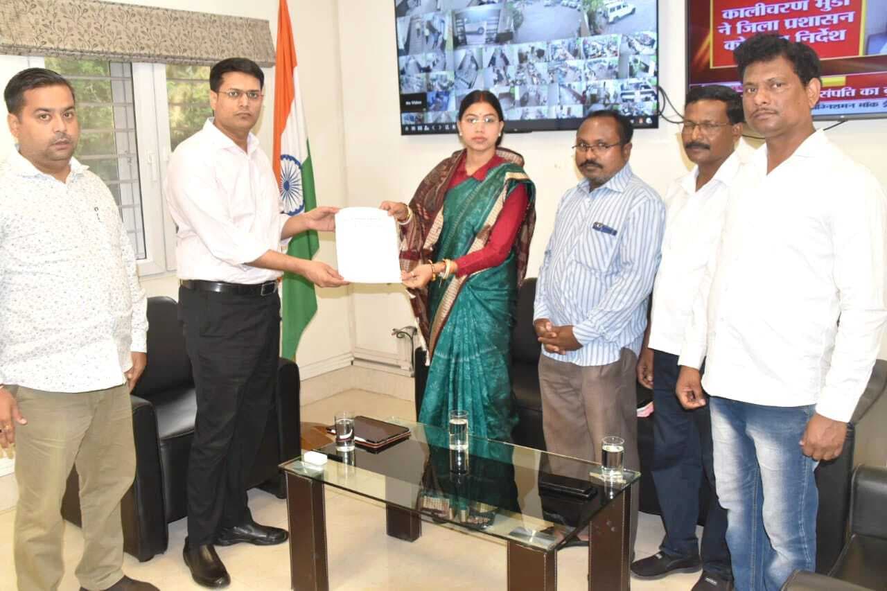 Jamshedpur news. प्रभावित परिवारों के शीघ्र पुनर्वास और उचित मुआवजे दिलाए प्रशासन