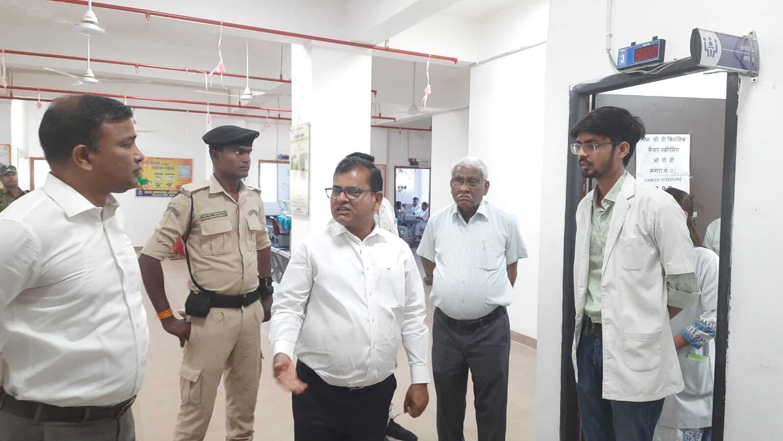 Aurangabad News : डीएम ने सदर अस्पताल का किया निरीक्षण