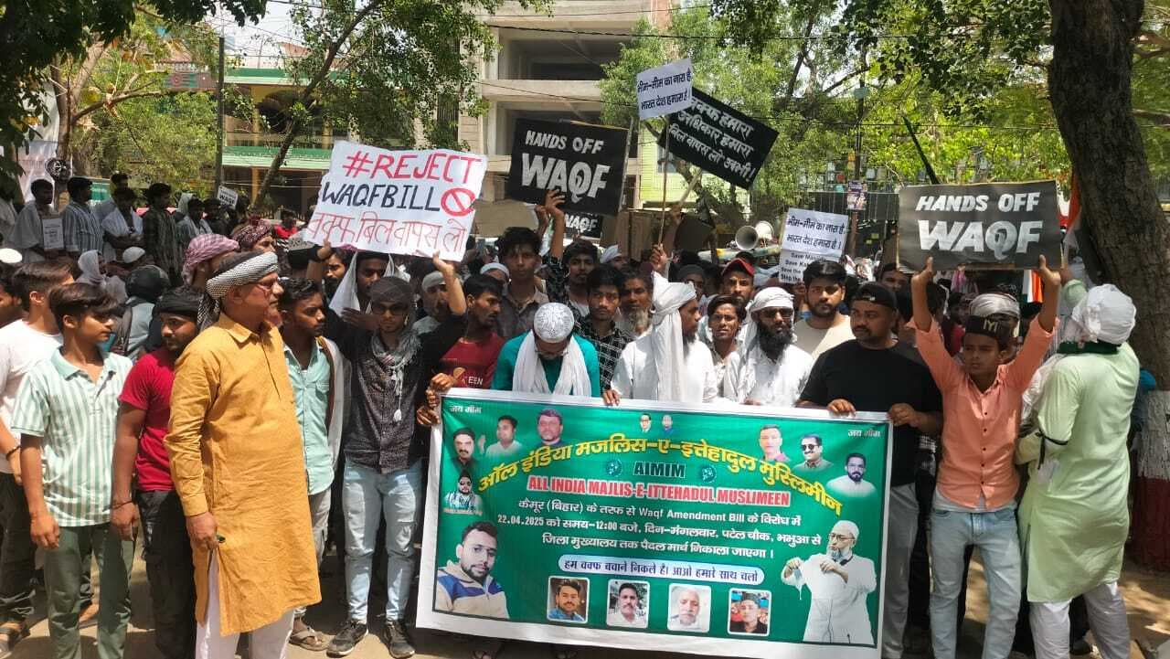 जमा खान के काफिले में शामिल गाड़ी पर लगा जदयू का झंडा नोचा