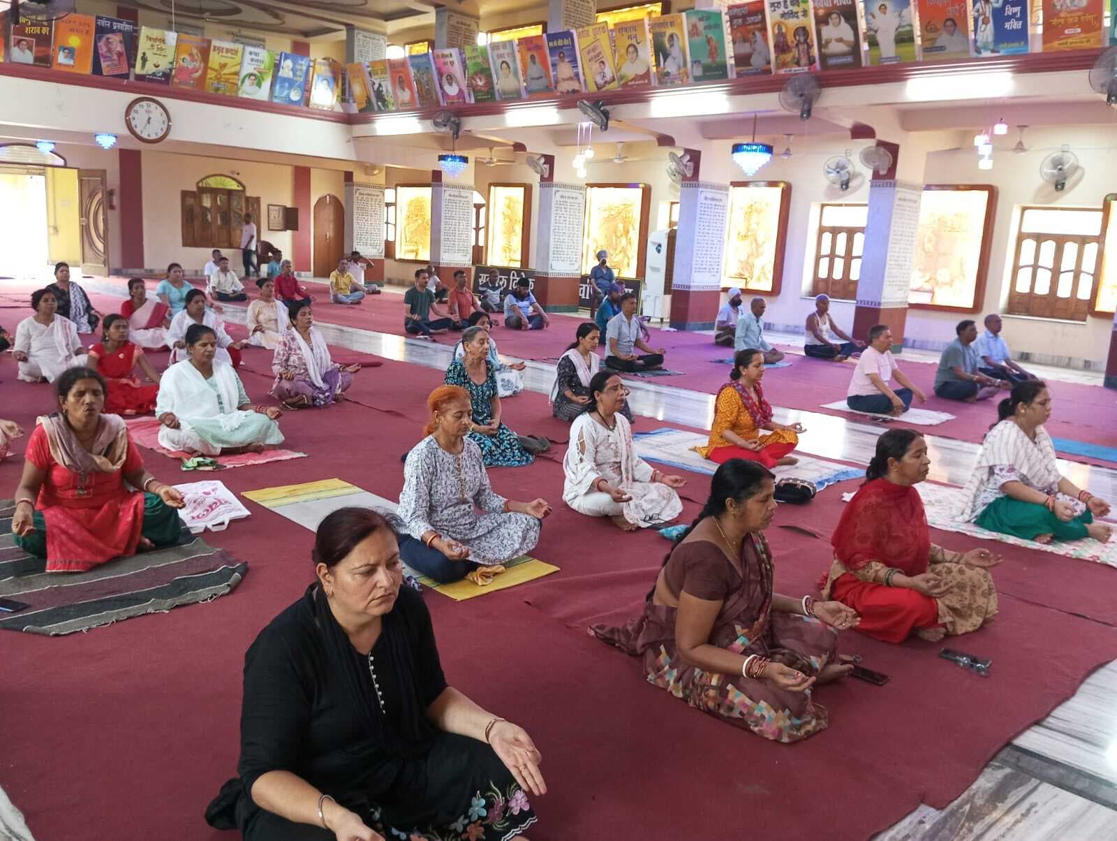 Giridih News :पतंजलि परिवार का युवा योग महोत्सव शुरू