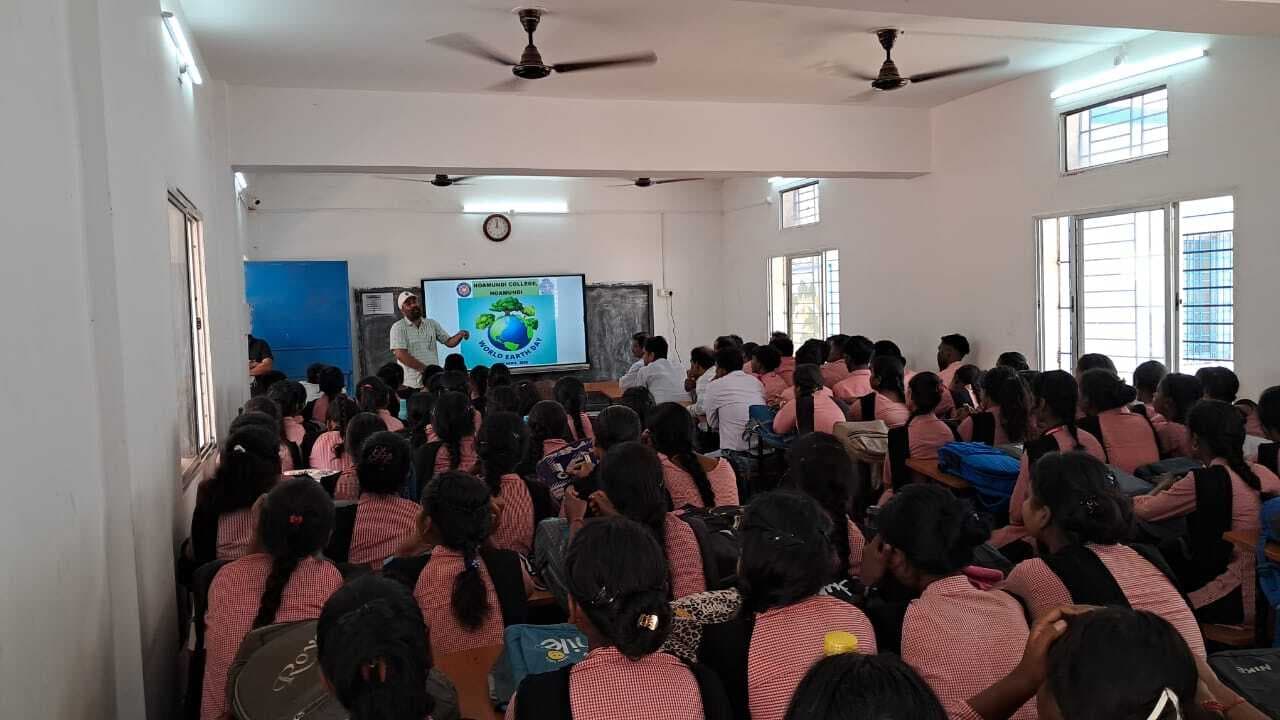 Chaibasa News : नोवामुंडी कॉलेज: विश्व पृथ्वी दिवस पर जागरूकता कार्यक्रम आयोजित