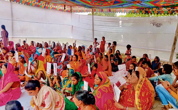 Hajipur News : 42 स्थानों पर संवाद, महिला सशक्तीकरण को लेकर योजनाओं की दी गयी जानकारी