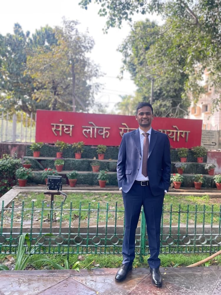 Giridih News :उल्लीबार सरिया के प्रवीण ने पहले ही प्रयास में 837वां रैंक हासिल किया