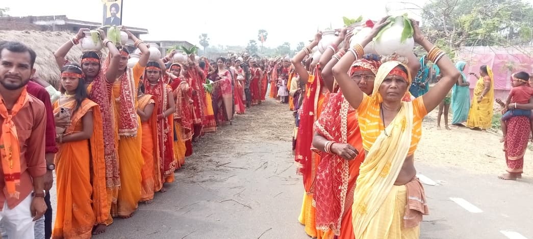 श्रीराम कथा ज्ञान यज्ञ को लेकर निकाली गयी भव्य कलश शोभा यात्रा