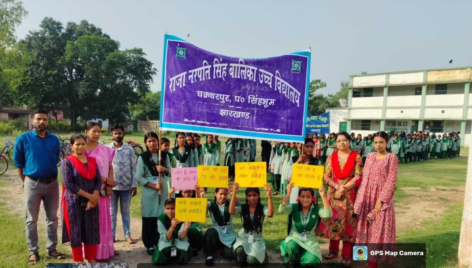 West Singhbhum News : पौधे लगाकर वृक्ष बनने तक संरक्षित करें : नीतू साहू