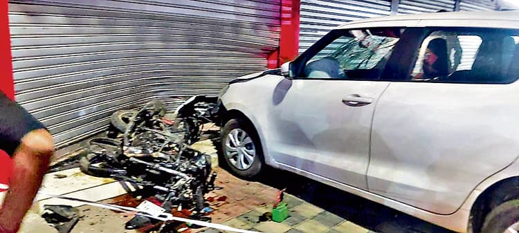 Ranchi News : कार ने धक्का मारने के बाद चालक सहित बाइक को घसीटा, मौत