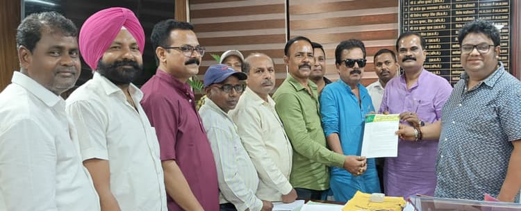 Bokaro News: झामुमो नेता अपर नगर आयुक्त से मिले