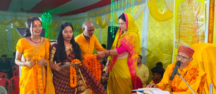 दीप महायज्ञ में जलाये गये सैकड़ों दीये