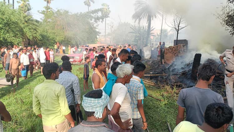 इंदुपुर ताजपुर में लगी भीषण आग, पांच घर जलकर राख