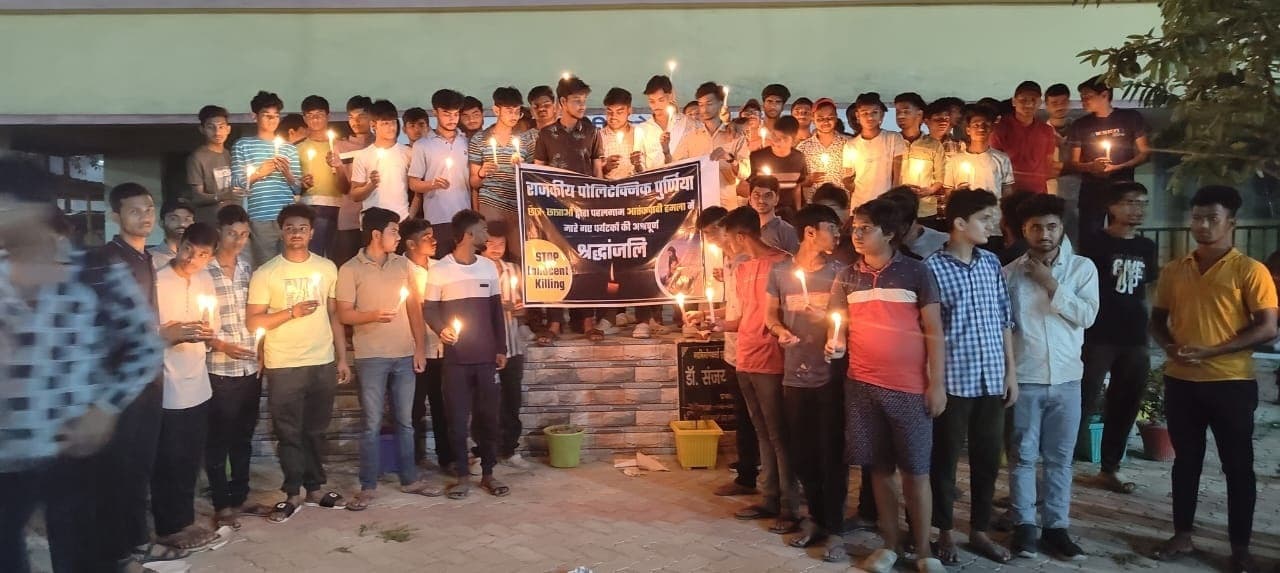 पहलगाम हमले के विरोध में राजकीय पॉलिटेक्निक में कैंडिल मार्च, दी श्रद्धांजलि