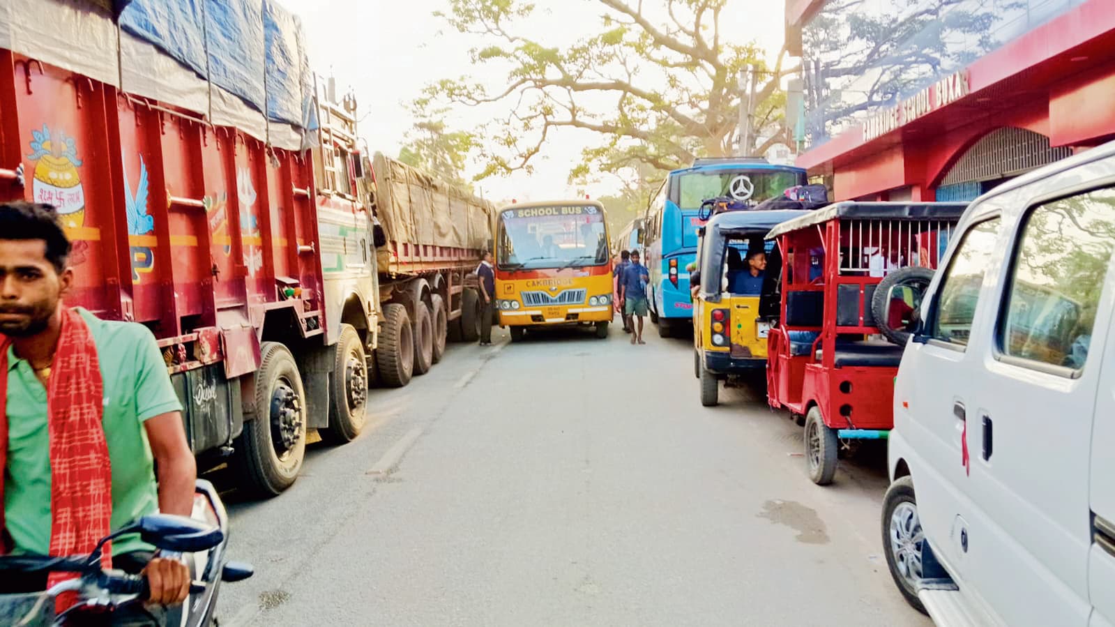 नगर के गोलंबर से बाइपास रोड में सुबह में ही लगा जाम, पैदल चलना में भी हुई परेशानी